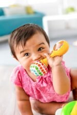 Fisher-Price BLT33 Rattle and Rock Maracas - Image 4